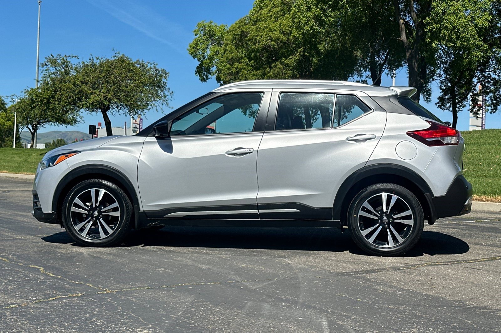 Used 2020 Nissan Kicks SR w/ SR Premium Package image 8