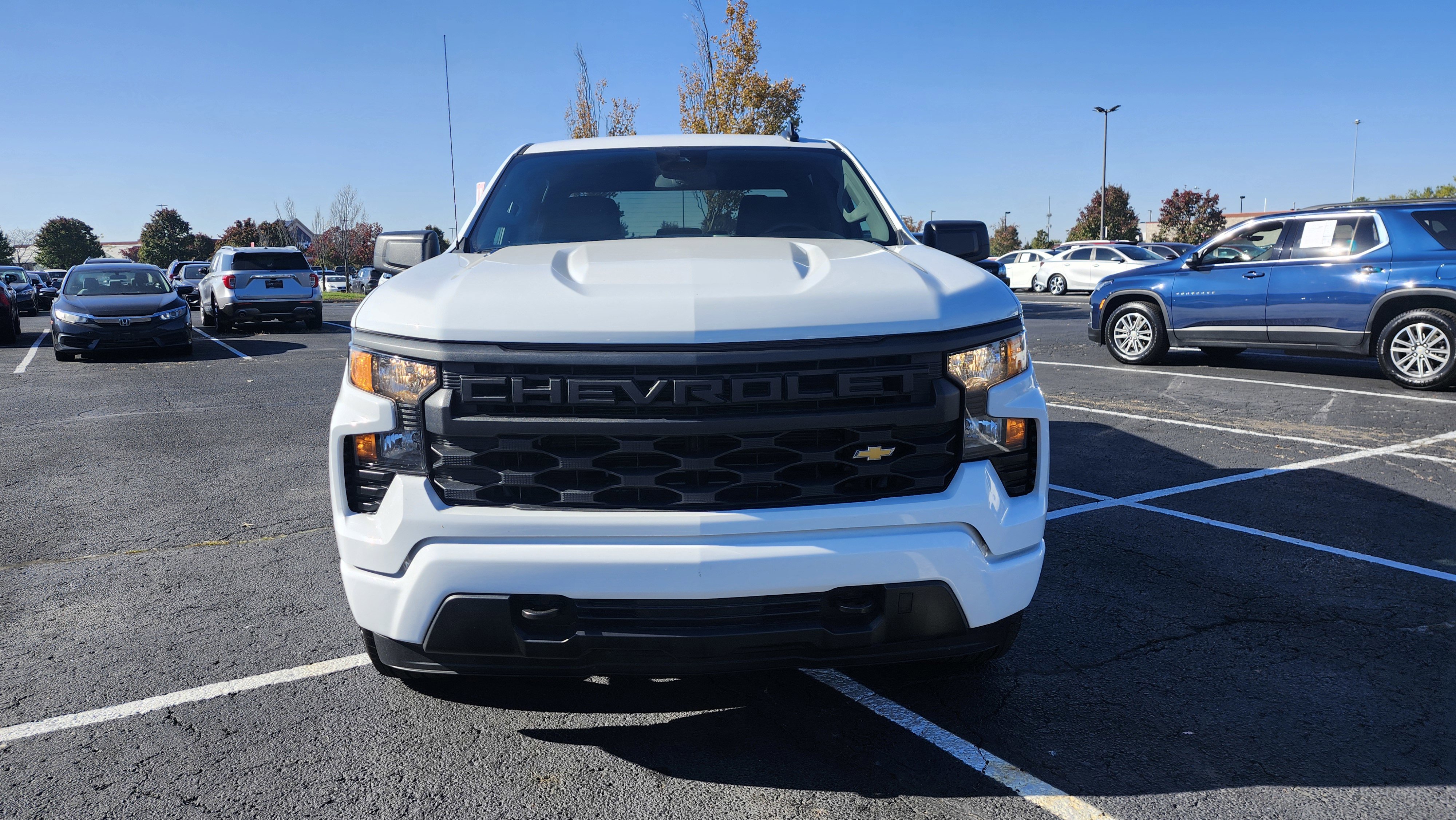 Used 2025 Chevrolet Silverado 1500 Custom image 3
