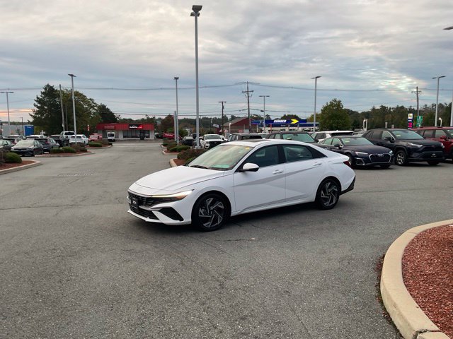 Used 2024 Hyundai Elantra Limited FWD image 1