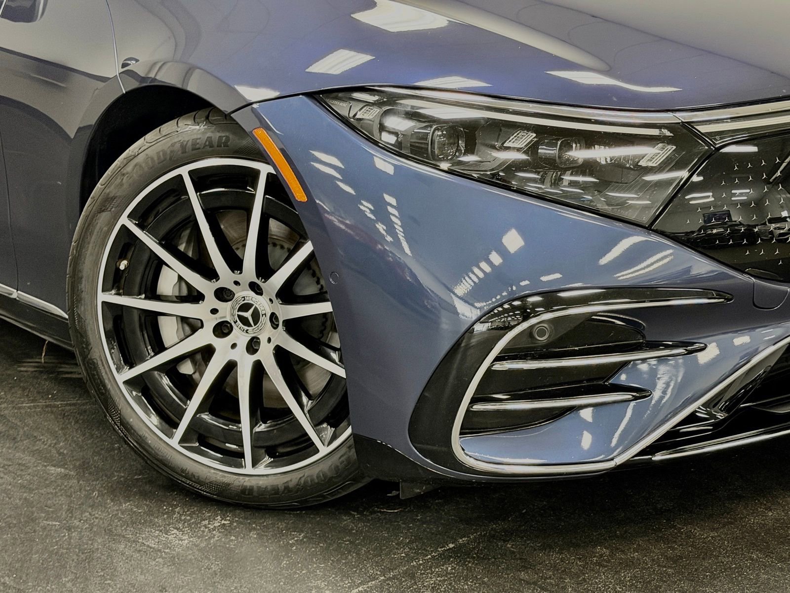 Used 2023 Mercedes-Benz EQS 580 4MATIC Sedan image 4