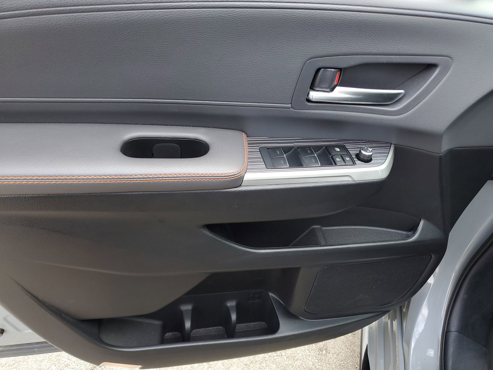 Used 2024 Toyota Sienna XSE image 22