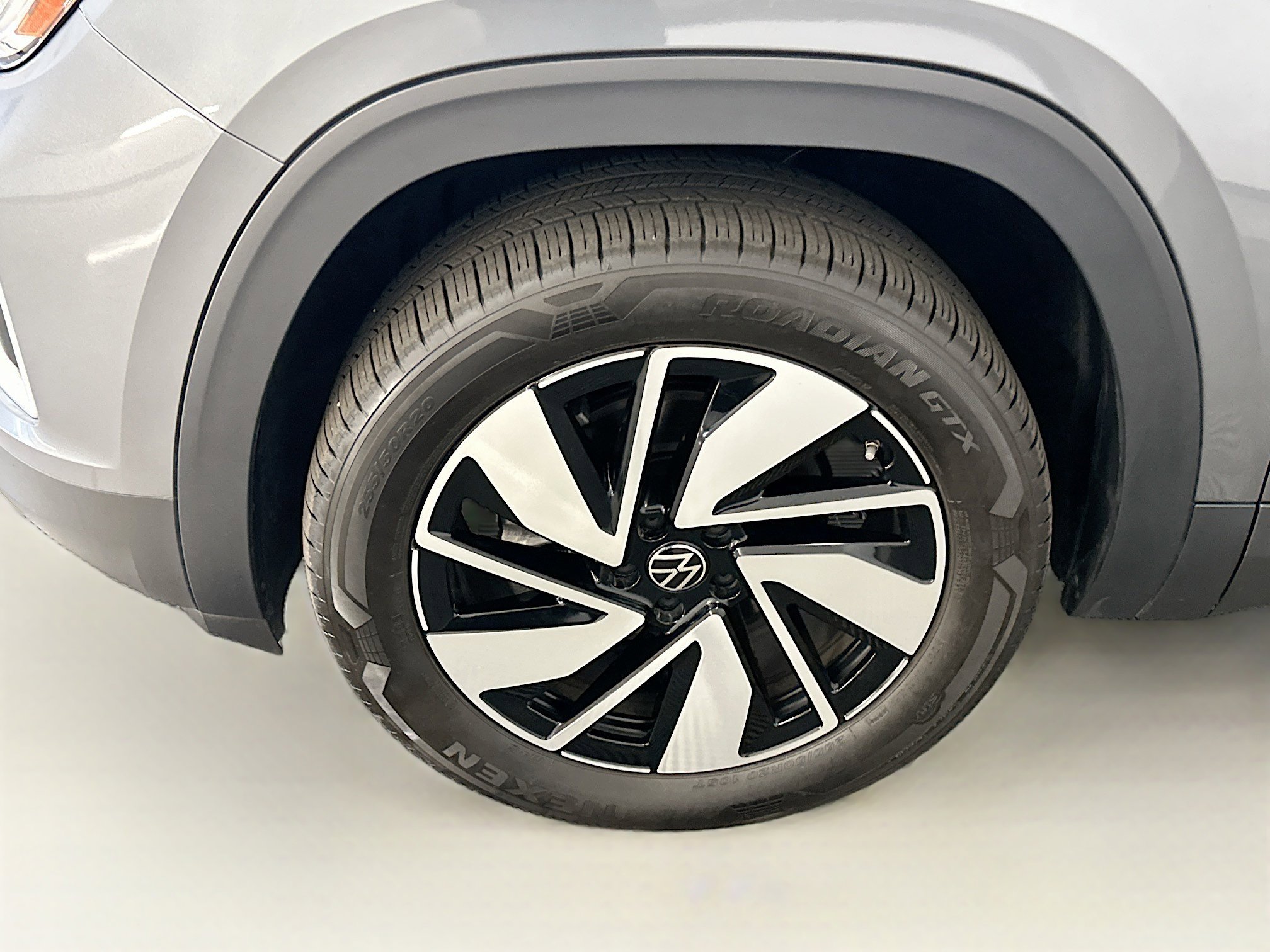 Used 2025 Volkswagen Atlas SE AWD/4WD image 11