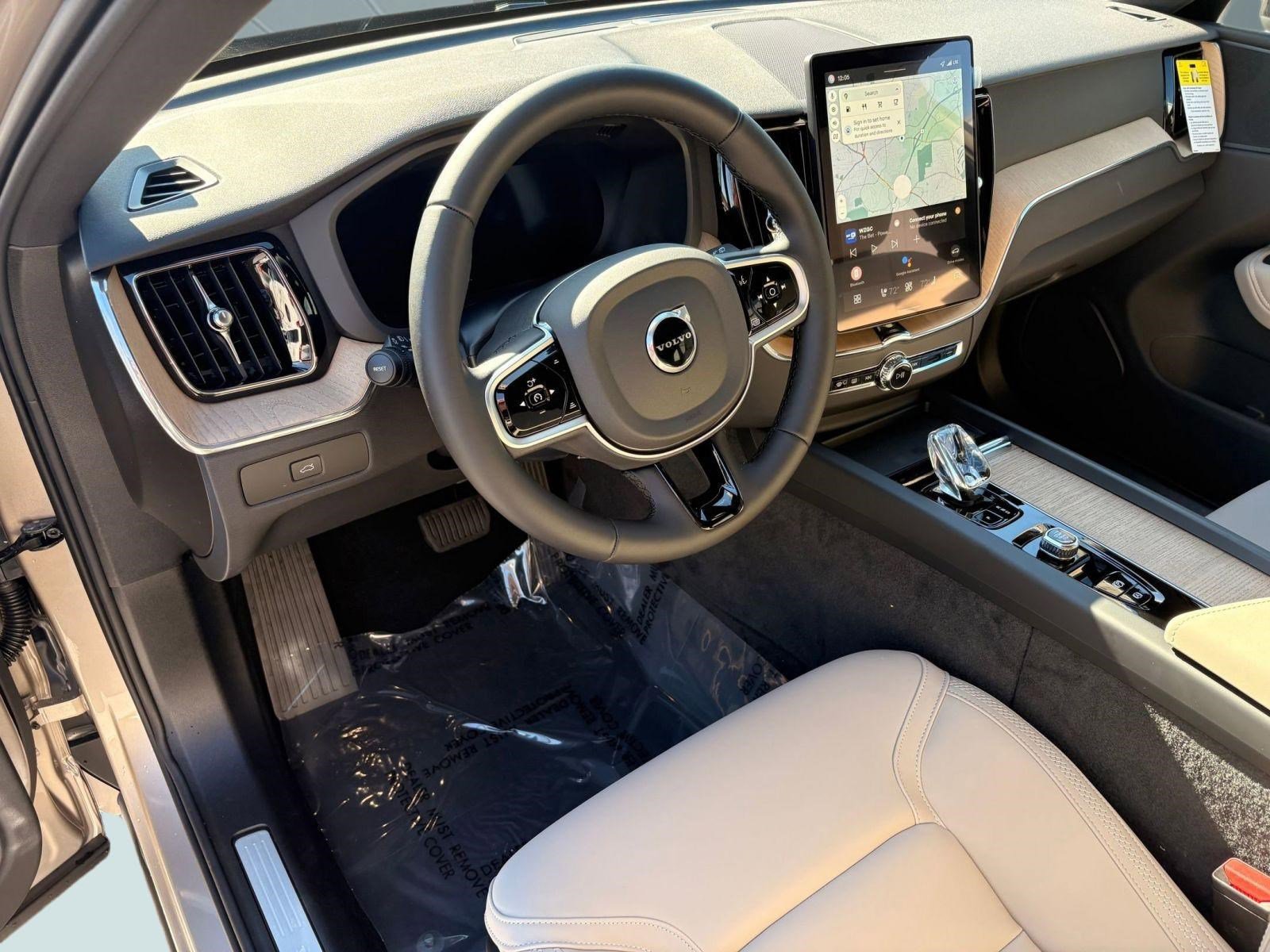 New 2026 Volvo XC60 B5 Plus w/ Climate Package image 4