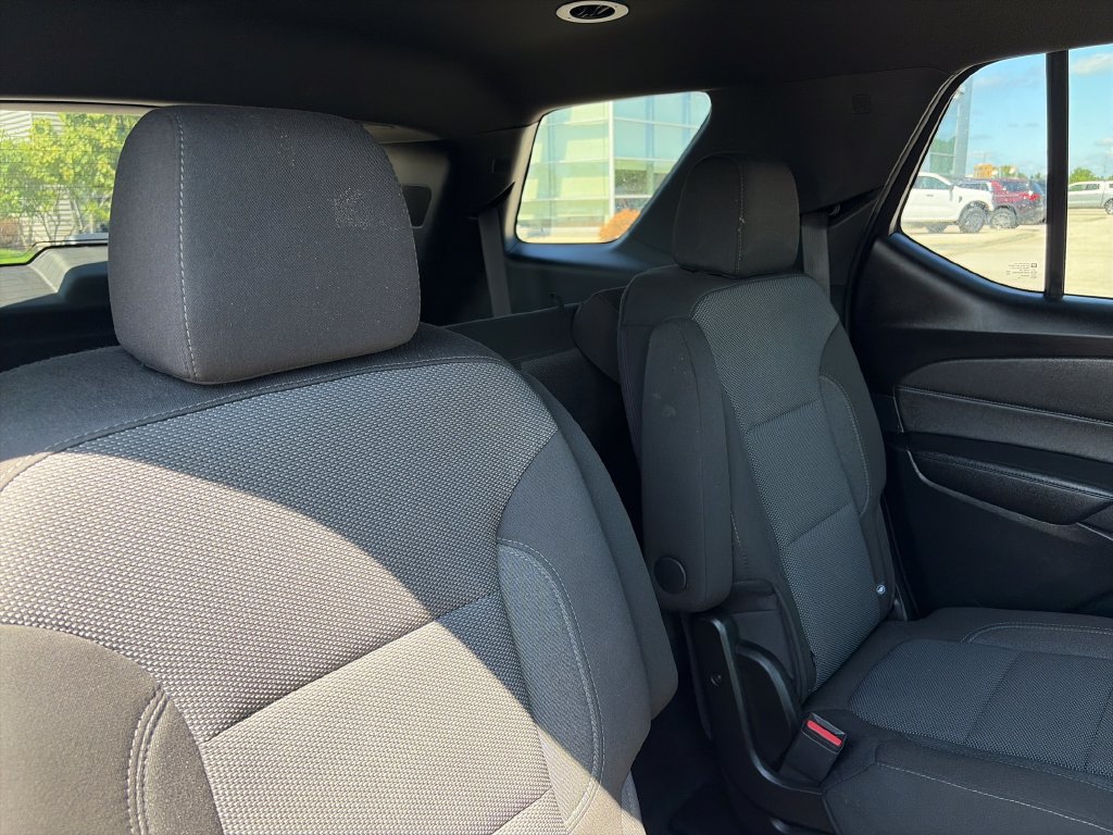 Used 2023 Chevrolet Traverse LT FWD image 32