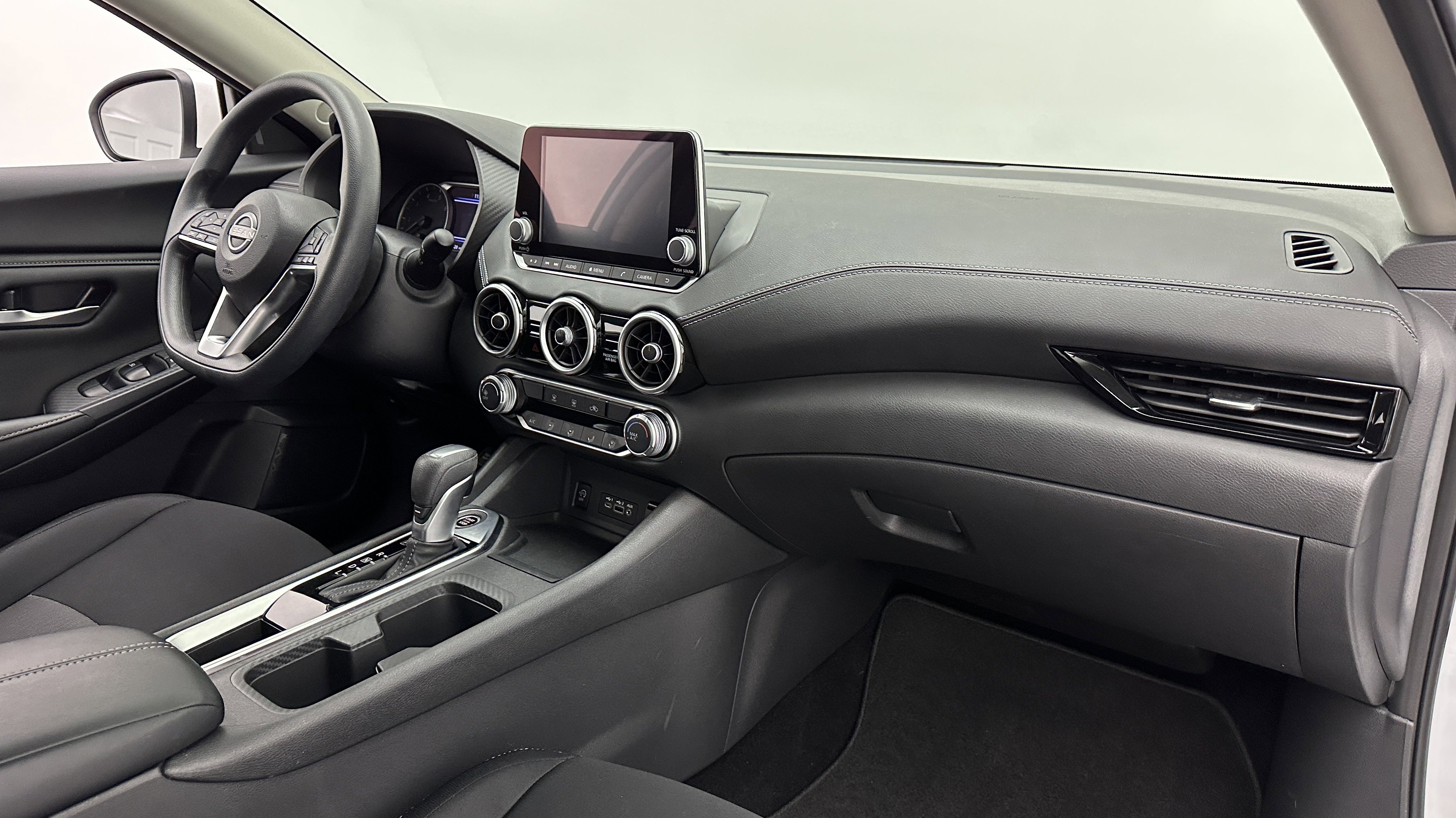 Used 2025 Nissan Sentra SV image 22