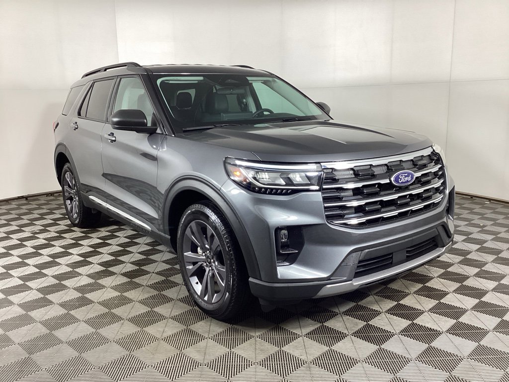 Used 2025 Ford Explorer Active w/ Active Comfort Package image 1