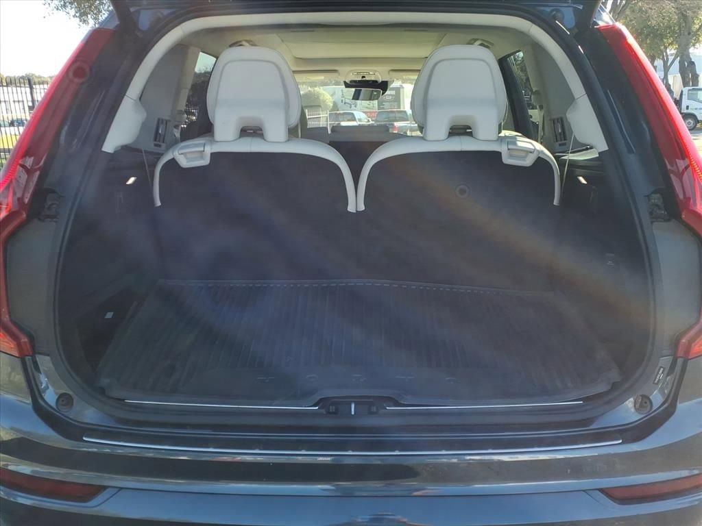 Used 2020 Volvo XC90 T6 Momentum w/ Protection Package Premier image 12