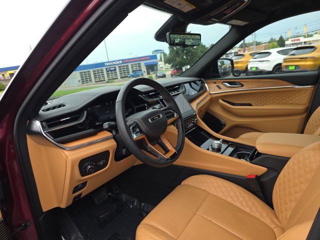 Used 2025 Jeep Grand Cherokee L Summit AWD/4WD image 16