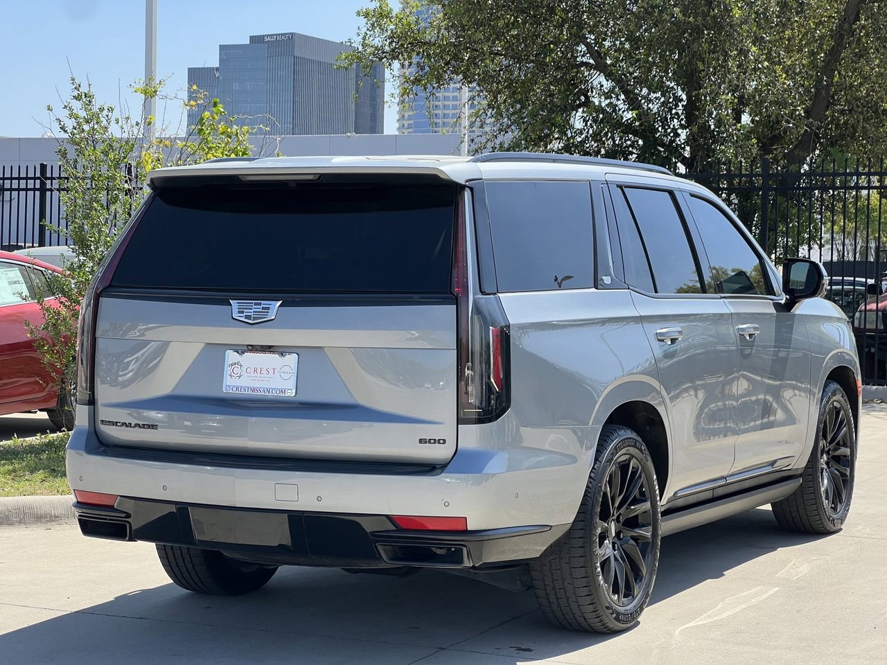 Used 2023 Cadillac Escalade Sport Platinum w/ LPO, ONYX Package image 4