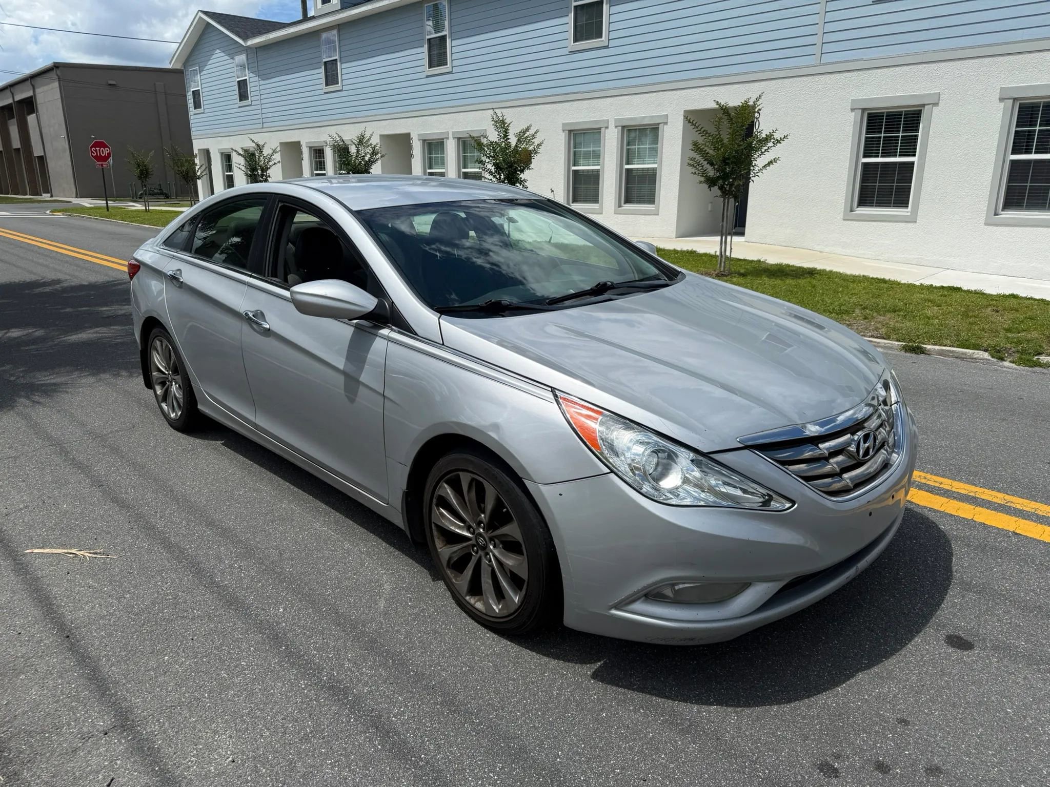 Used 2011 Hyundai Sonata SE FWD image 1