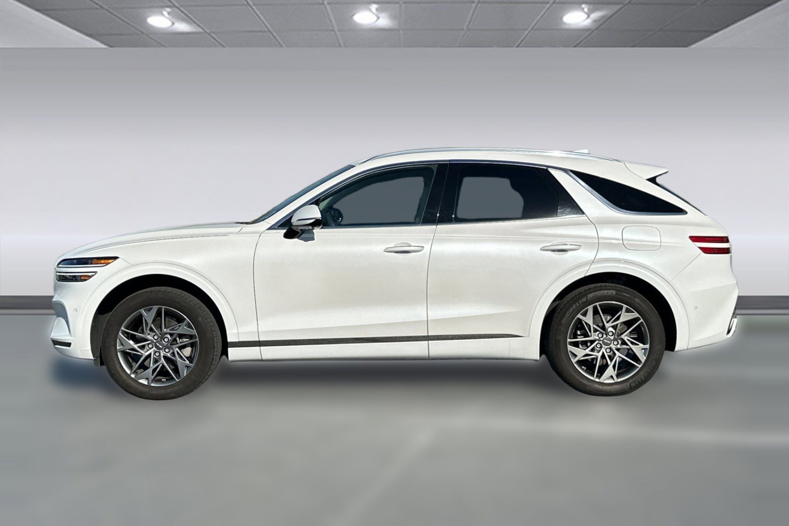 Used 2022 Genesis GV70 2.5T w/ Advanced Package image 2