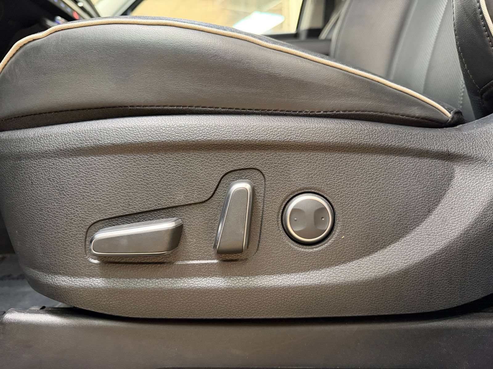 Used 2025 Hyundai Palisade SEL FWD image 23