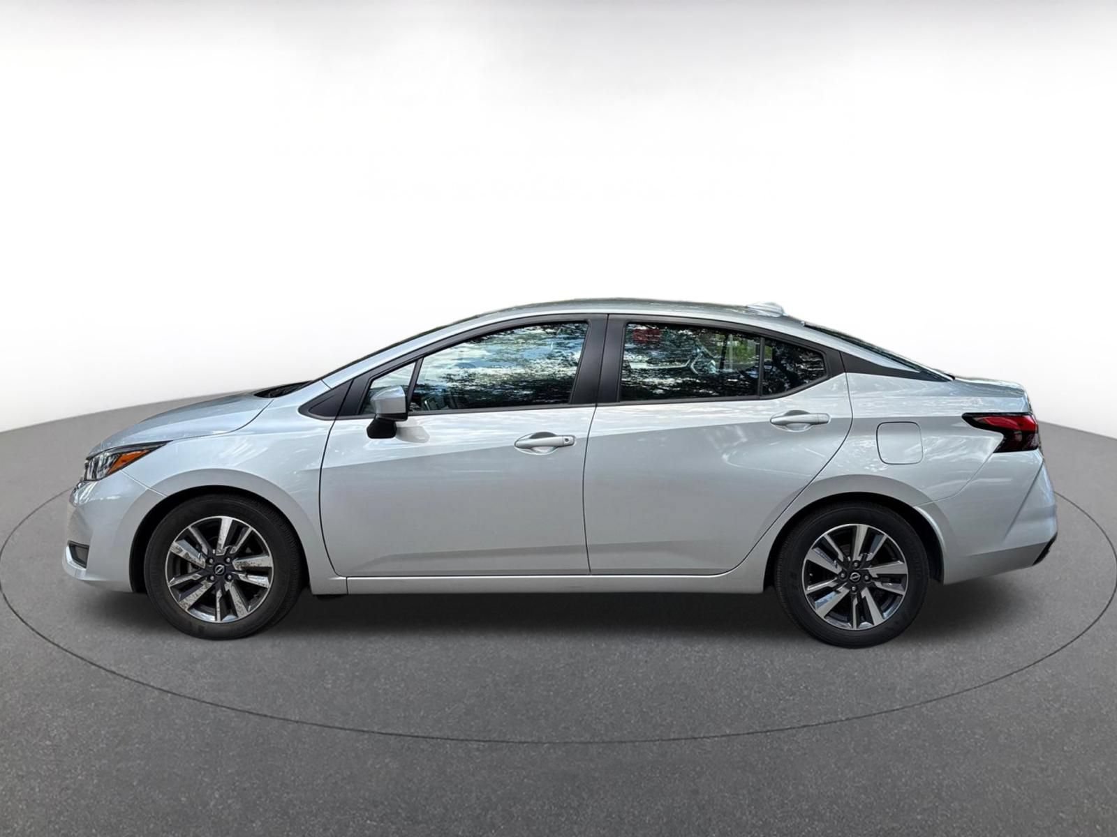 Used 2025 Nissan Versa SV FWD image 8