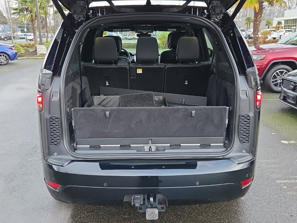Certified 2024 Land Rover Discovery Dynamic SE image 15