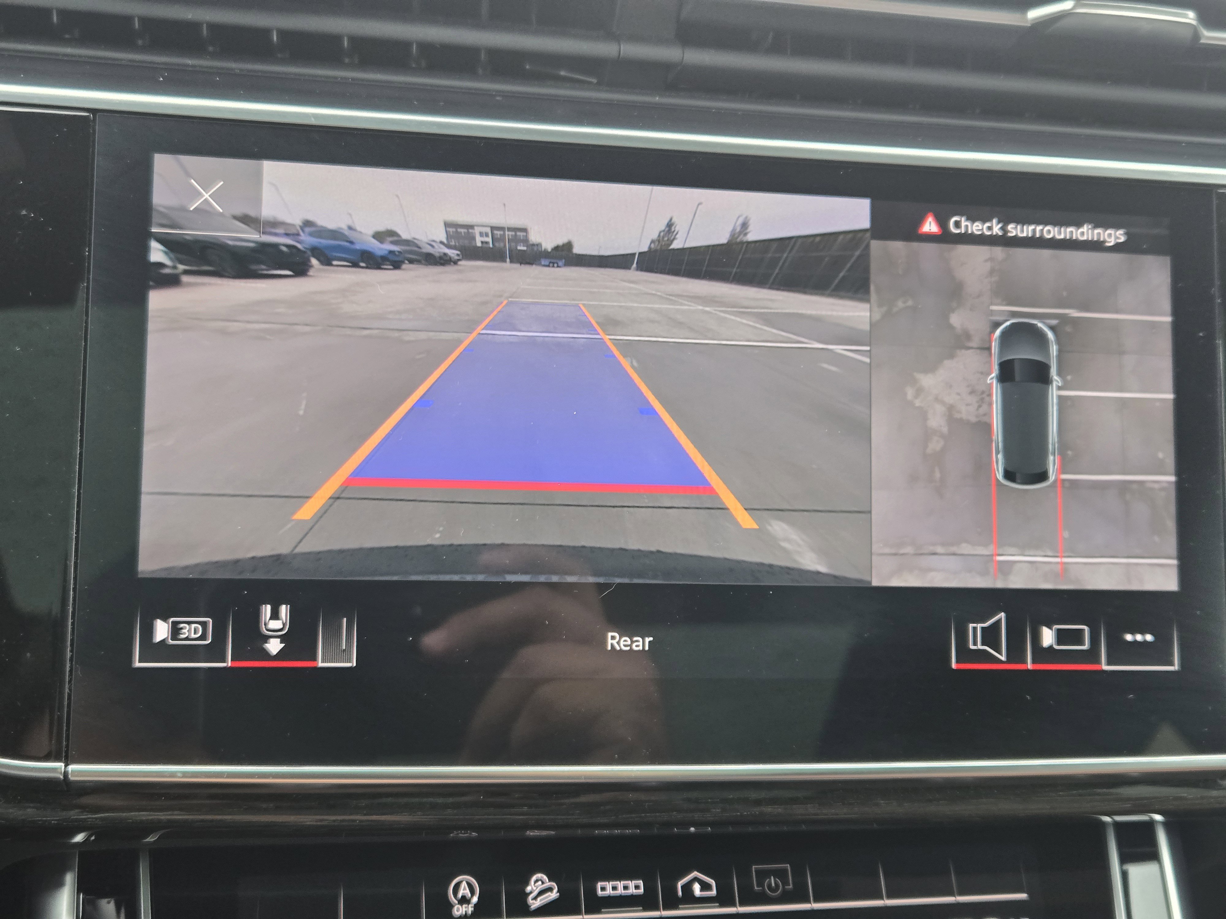 Used 2023 Audi Q8 Premium image 15