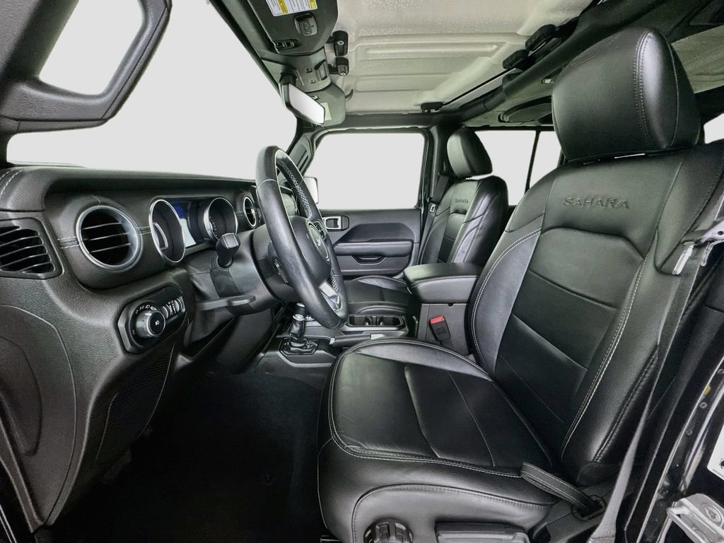Used 2018 Jeep Wrangler Unlimited Sahara AWD/4WD image 12