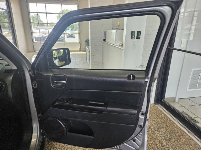 Used 2016 Jeep Patriot Sport w/ Power Value Group FWD image 14