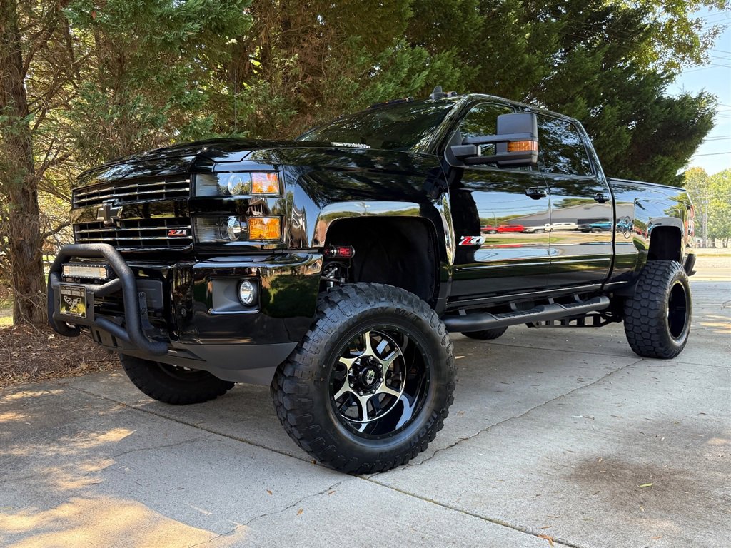 Used 2017 Chevrolet Silverado 2500 LTZ video 2