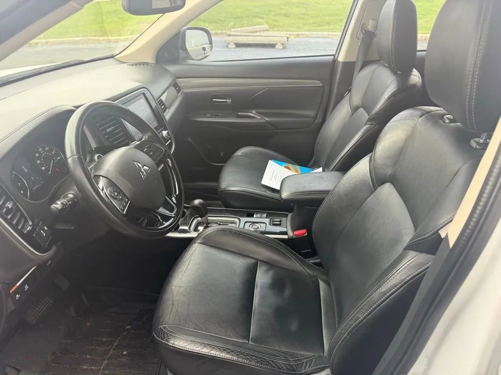 Used 2020 Mitsubishi Outlander SEL AWD/4WD image 12