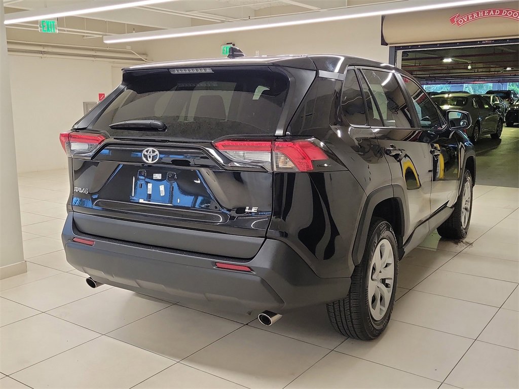 Used 2022 Toyota RAV4 LE image 8
