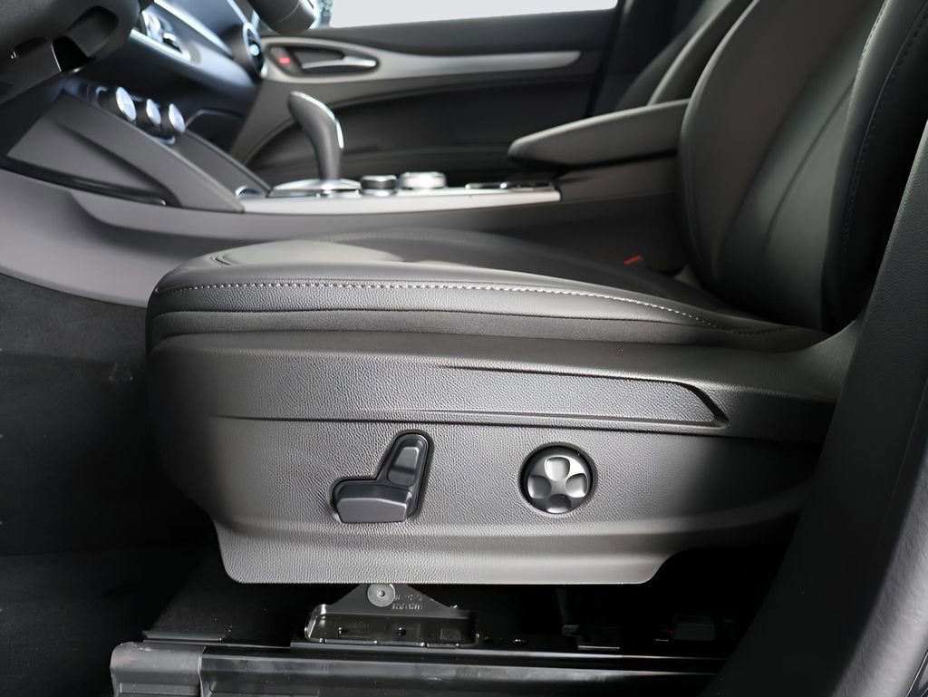New 2025 Alfa Romeo Stelvio Sprint image 37