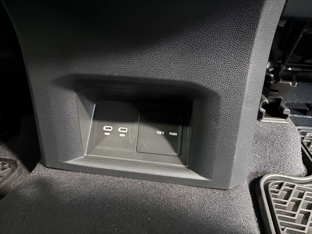 Used 2023 Volkswagen Atlas Cross Sport SE w/ Black Wheel Package image 31