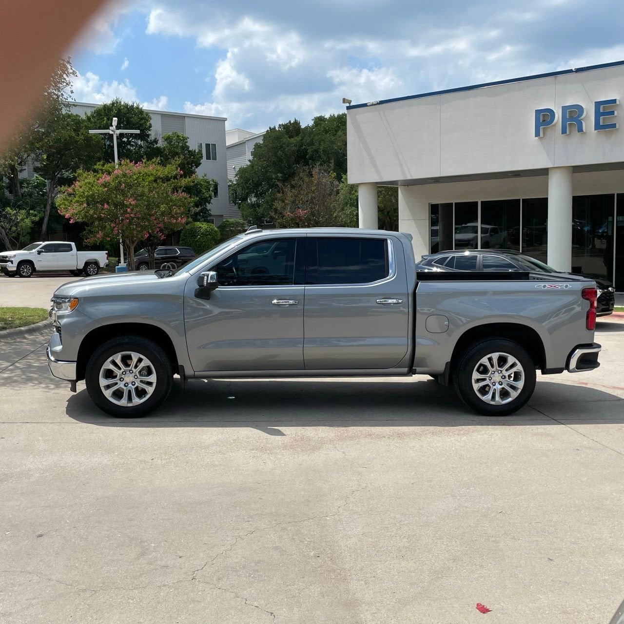 Used 2024 Chevrolet Silverado 1500 LTZ AWD/4WD image 7