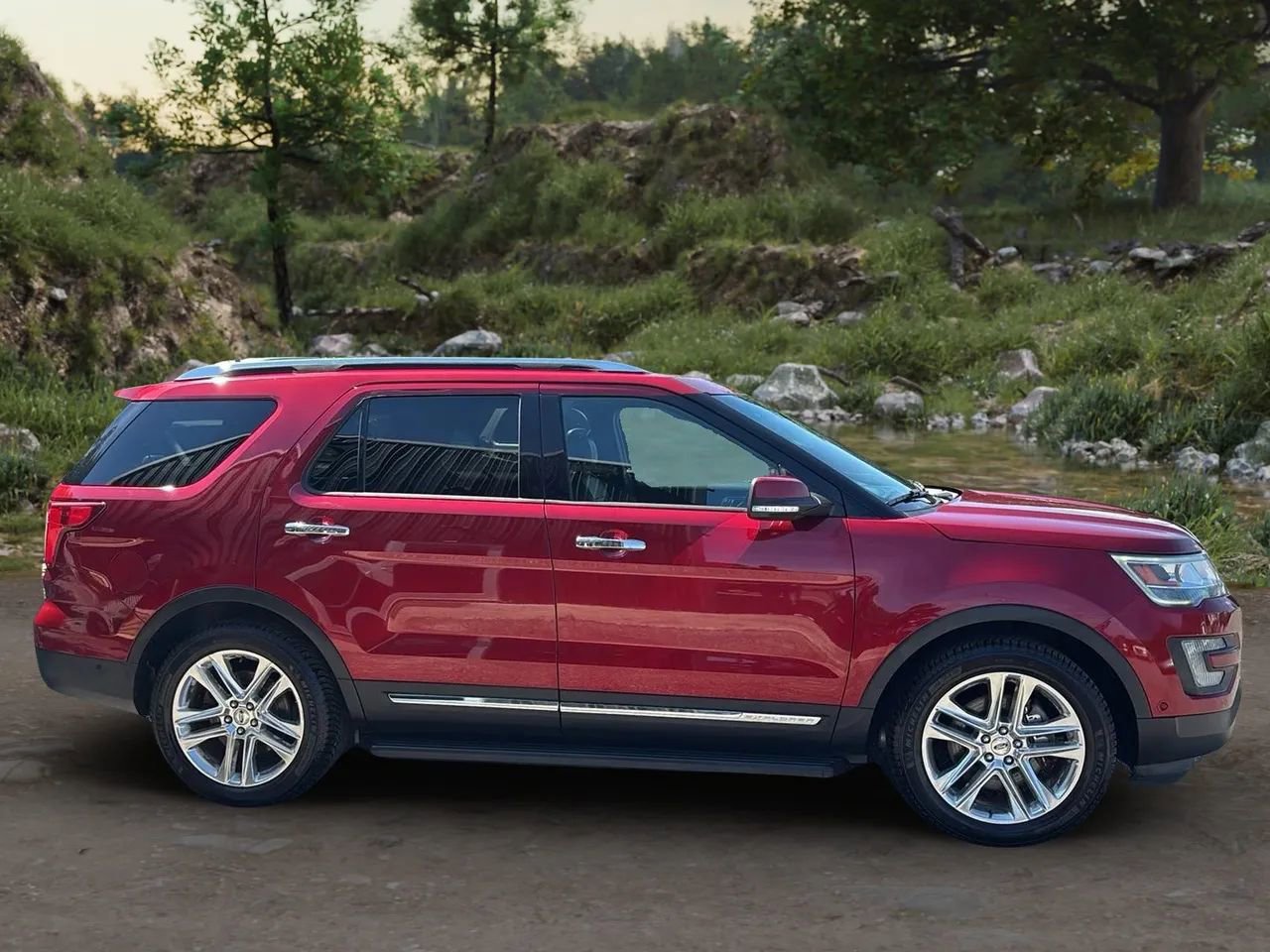 Used 2017 Ford Explorer Limited w/ Equipment Group 301A image 4