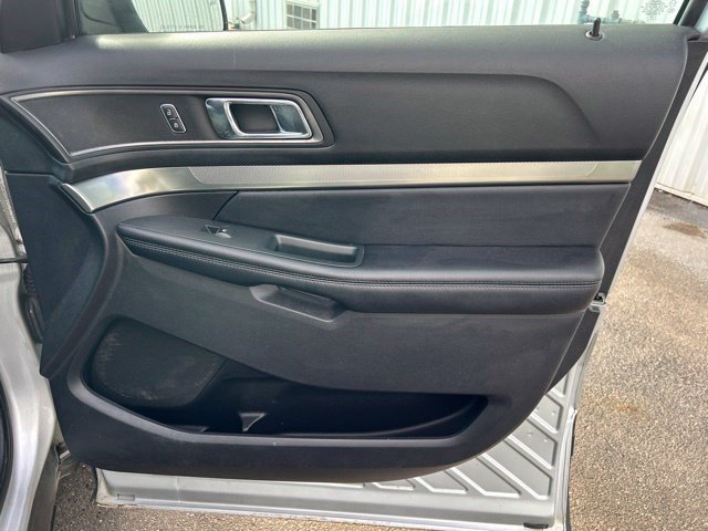 Used 2018 Ford Explorer XLT w/ Equipment Group 201A FWD image 49