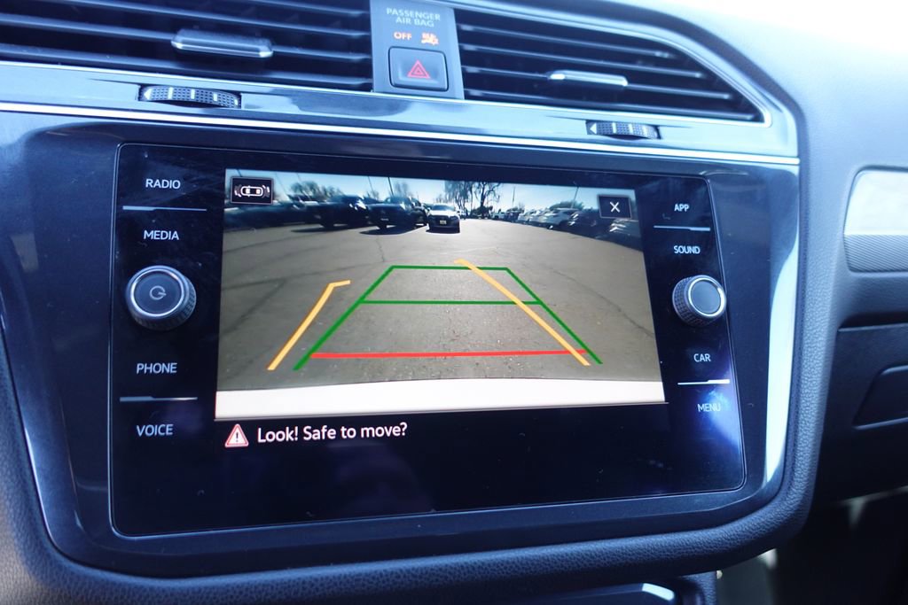 Used 2022 Volkswagen Tiguan SE R-Line image 17