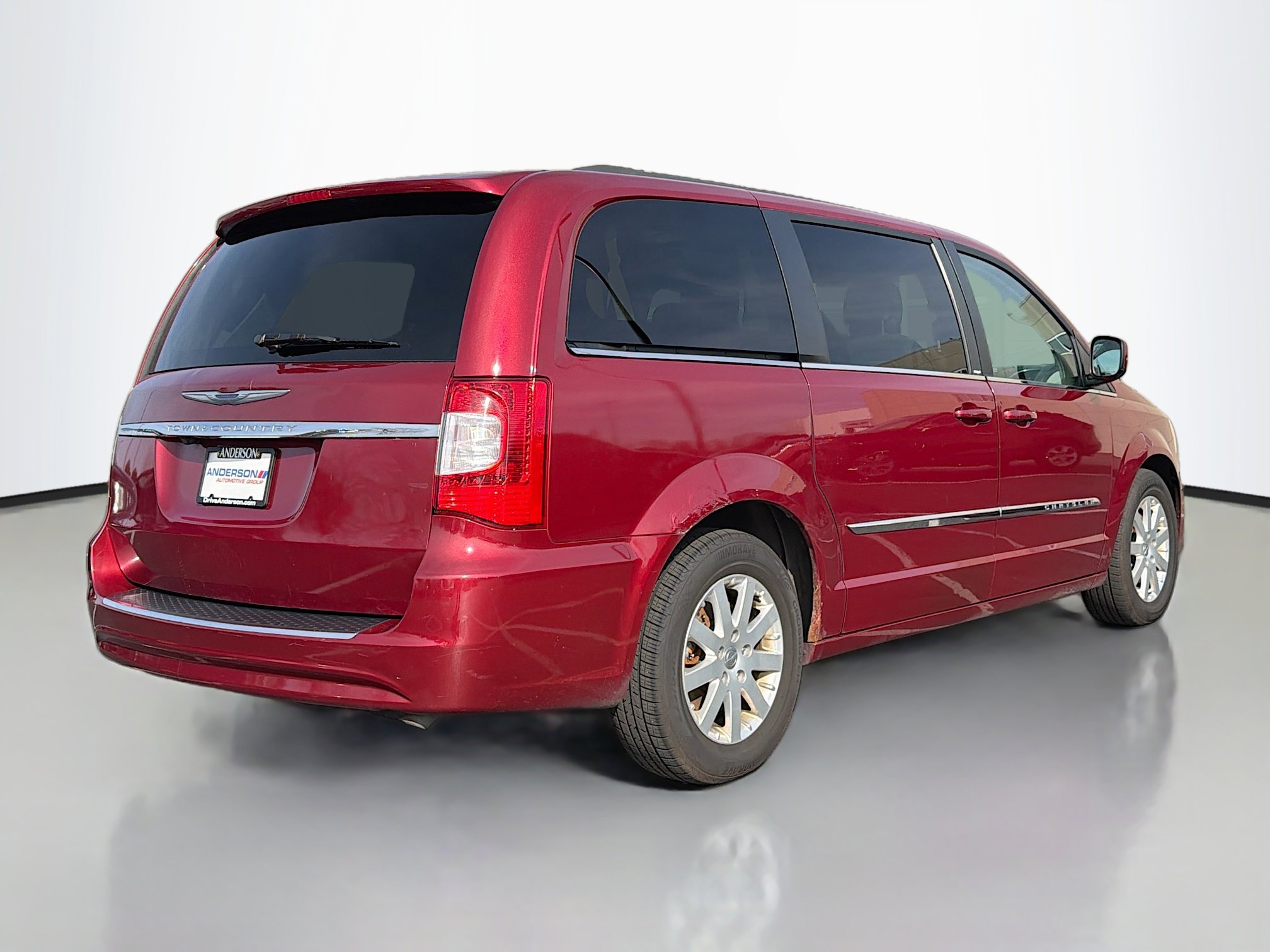 Used 2013 Chrysler Town & Country Touring image 2