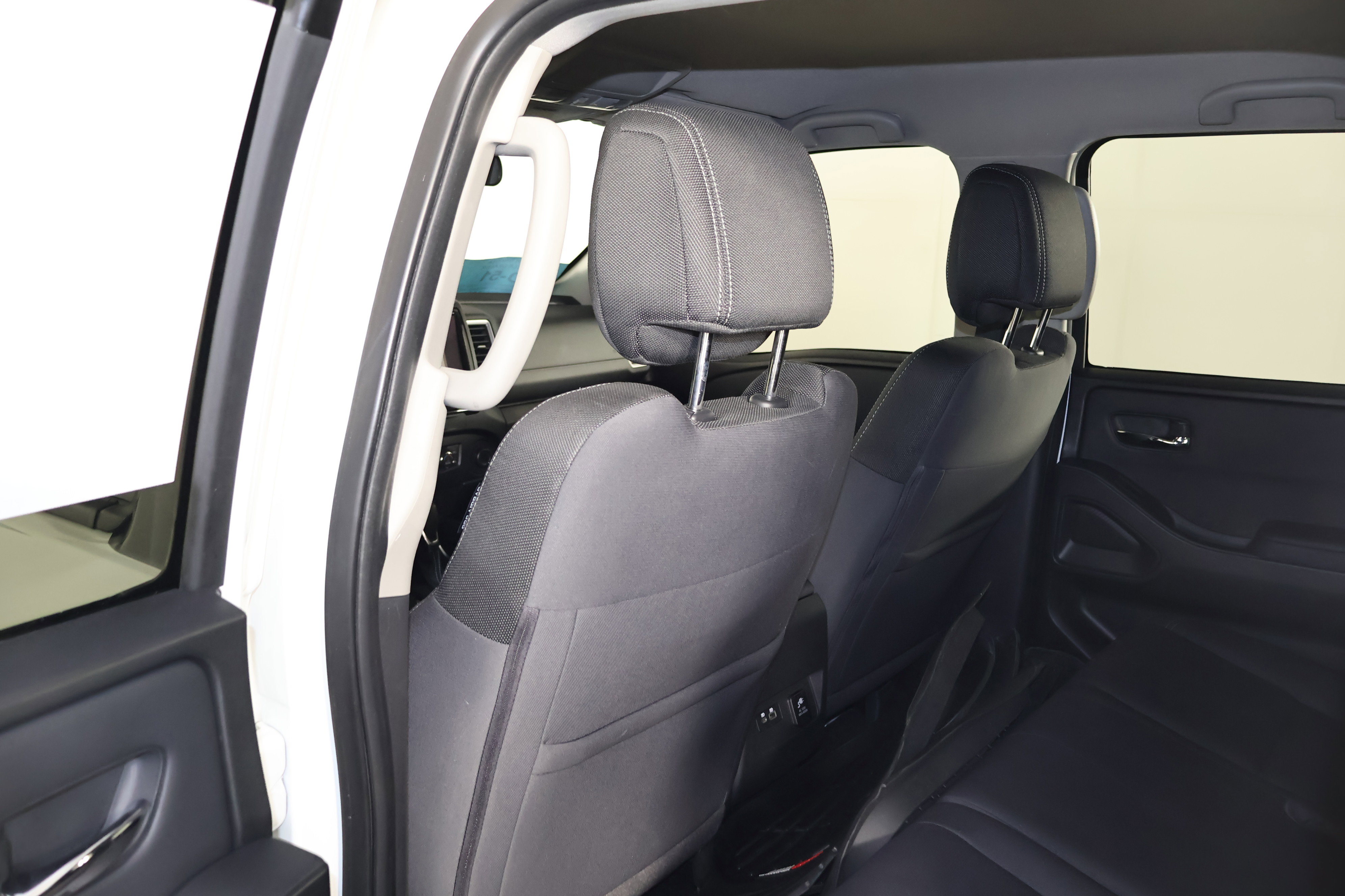 Used 2022 Nissan Frontier SV image 50