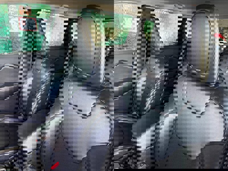 Used 2019 Jeep Cherokee Latitude Plus FWD image 18