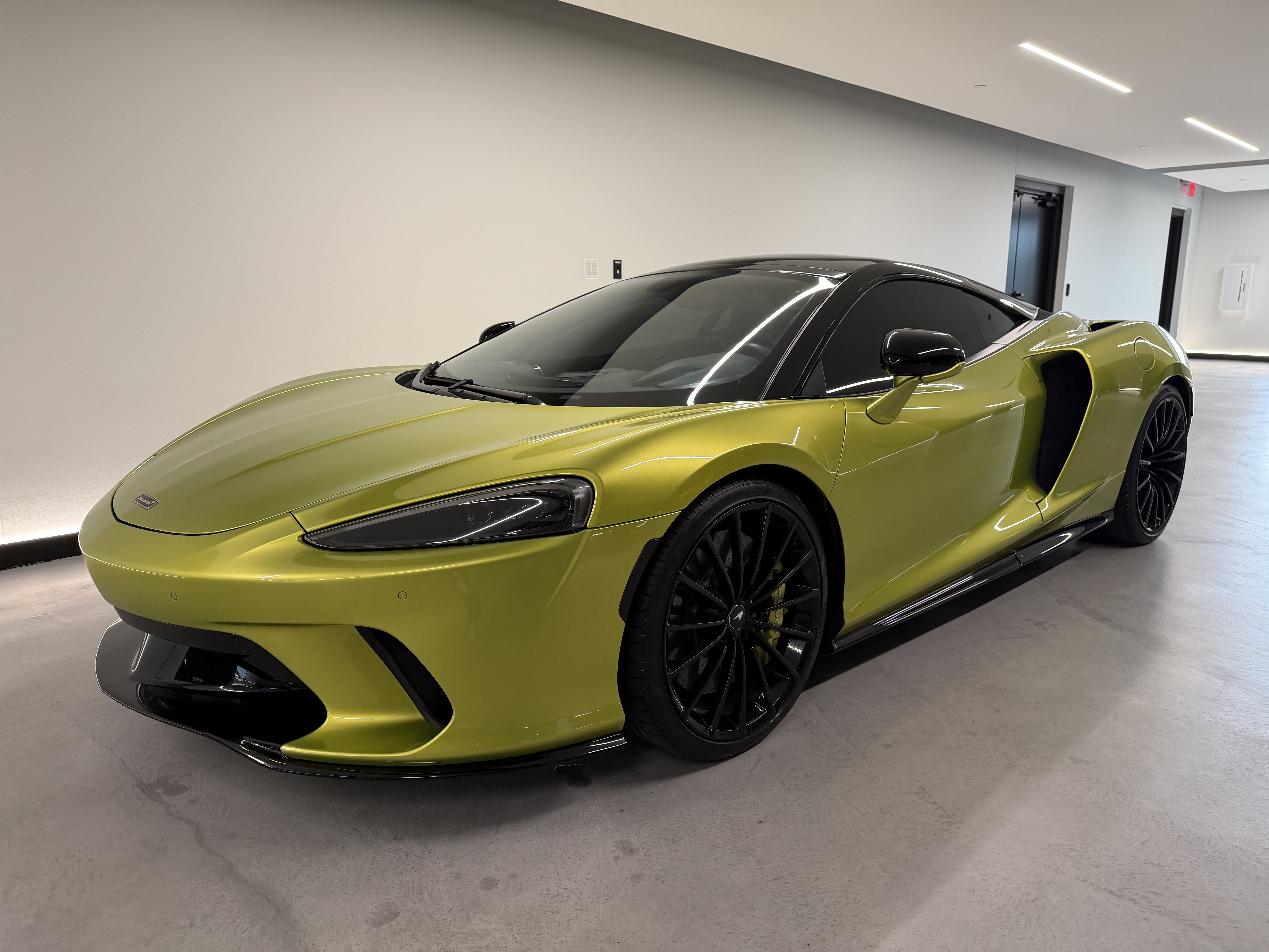 Used 2023 McLaren GT RWD image 8