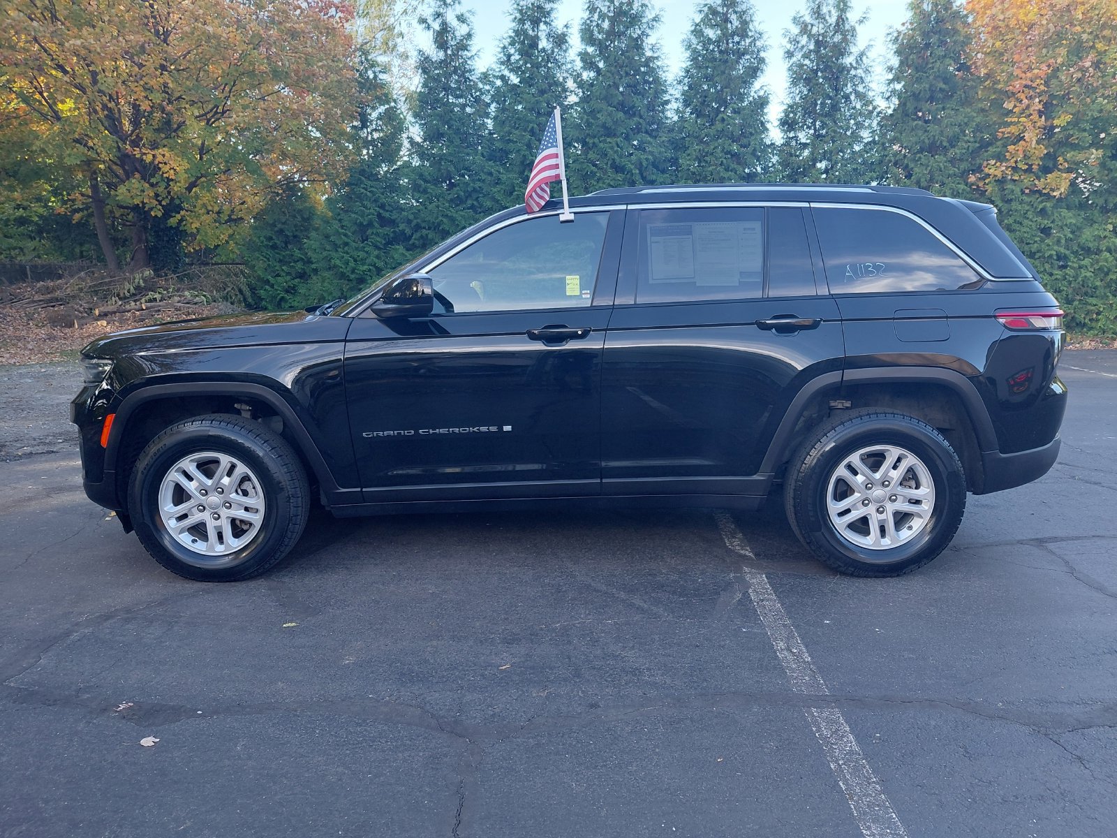 Used 2022 Jeep Grand Cherokee Laredo w/ Luxury Tech Group I AWD/4WD image 29