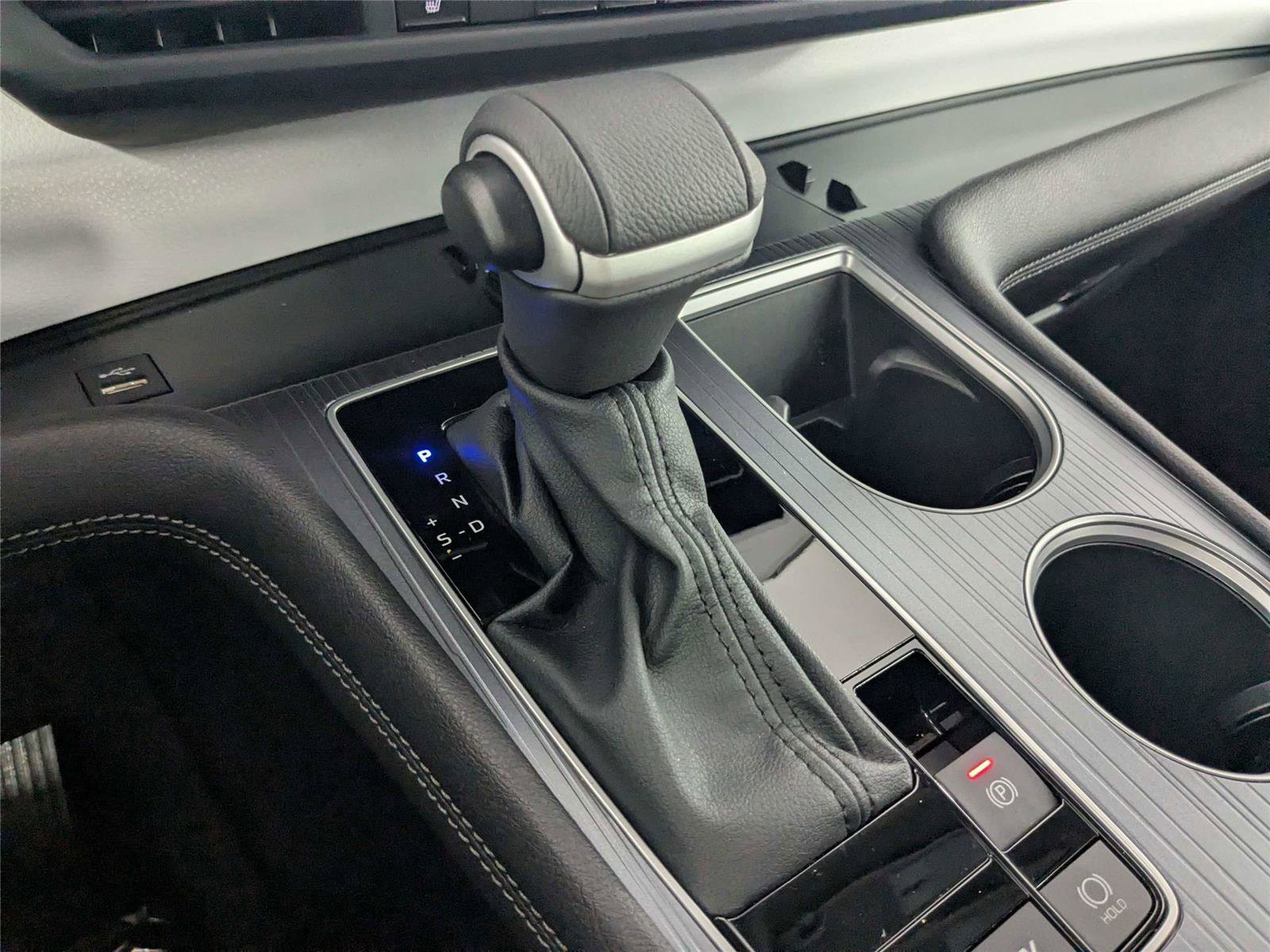 Used 2025 Toyota Sienna XLE w/ XLE Plus Package FWD image 25
