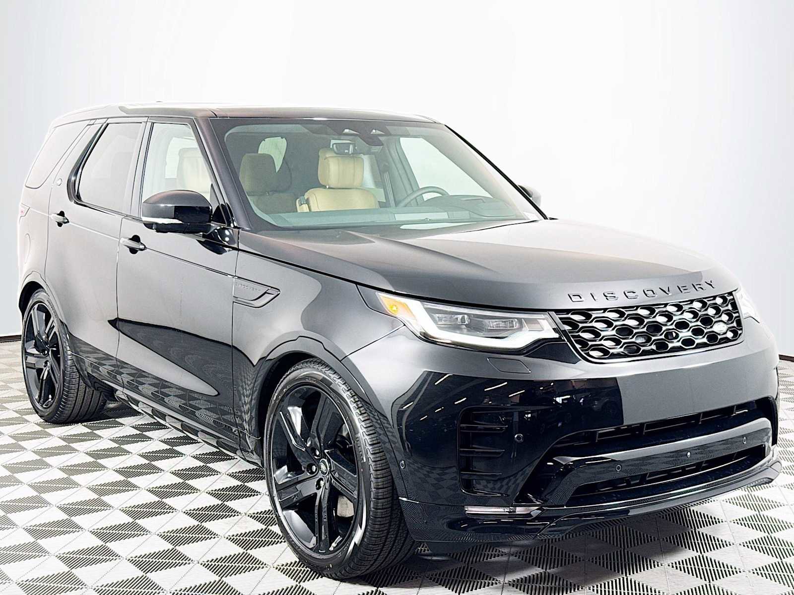 New 2025 Land Rover Discovery Dynamic SE AWD/4WD image 3