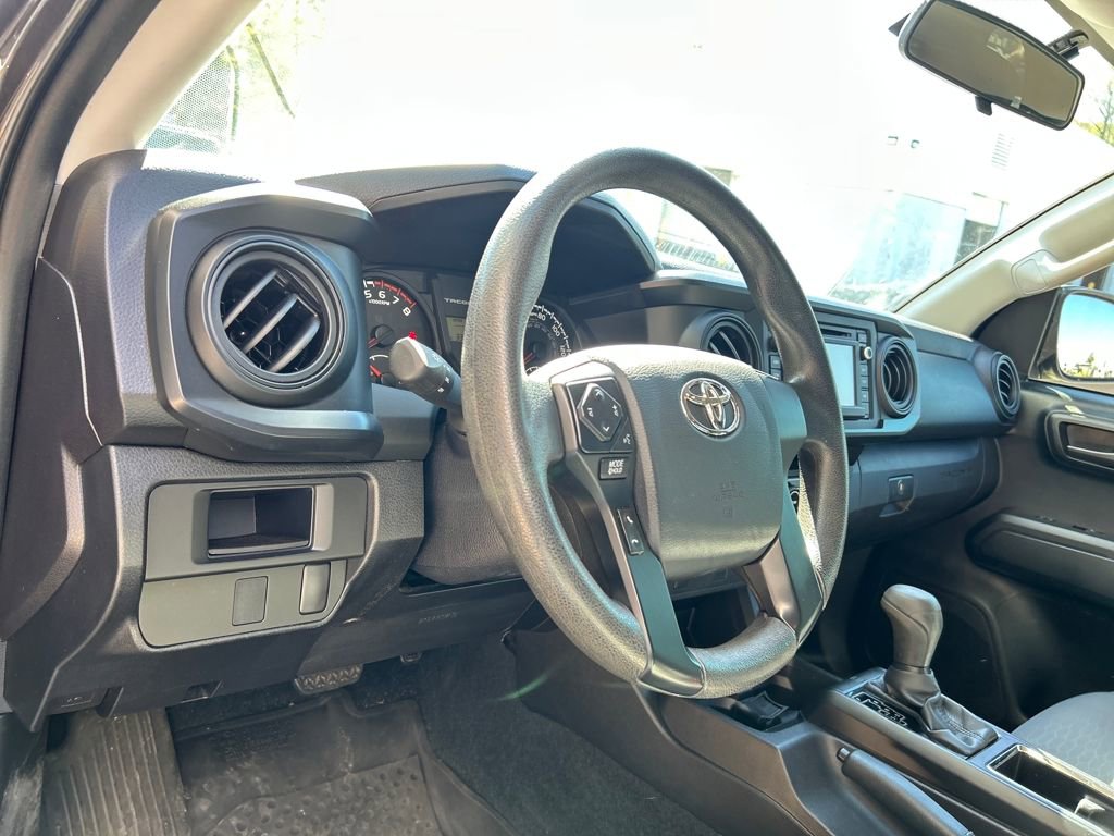 Used 2017 Toyota Tacoma SR image 9
