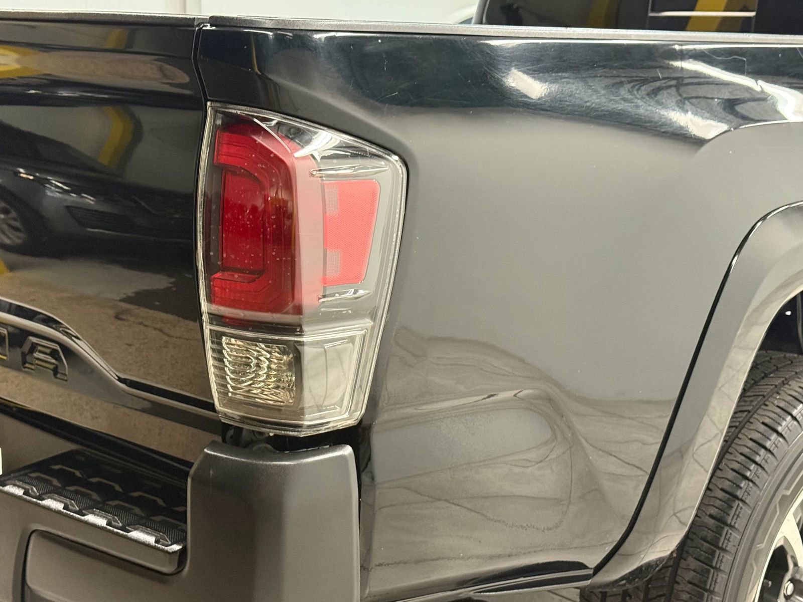 Used 2017 Toyota Tacoma TRD Sport image 10