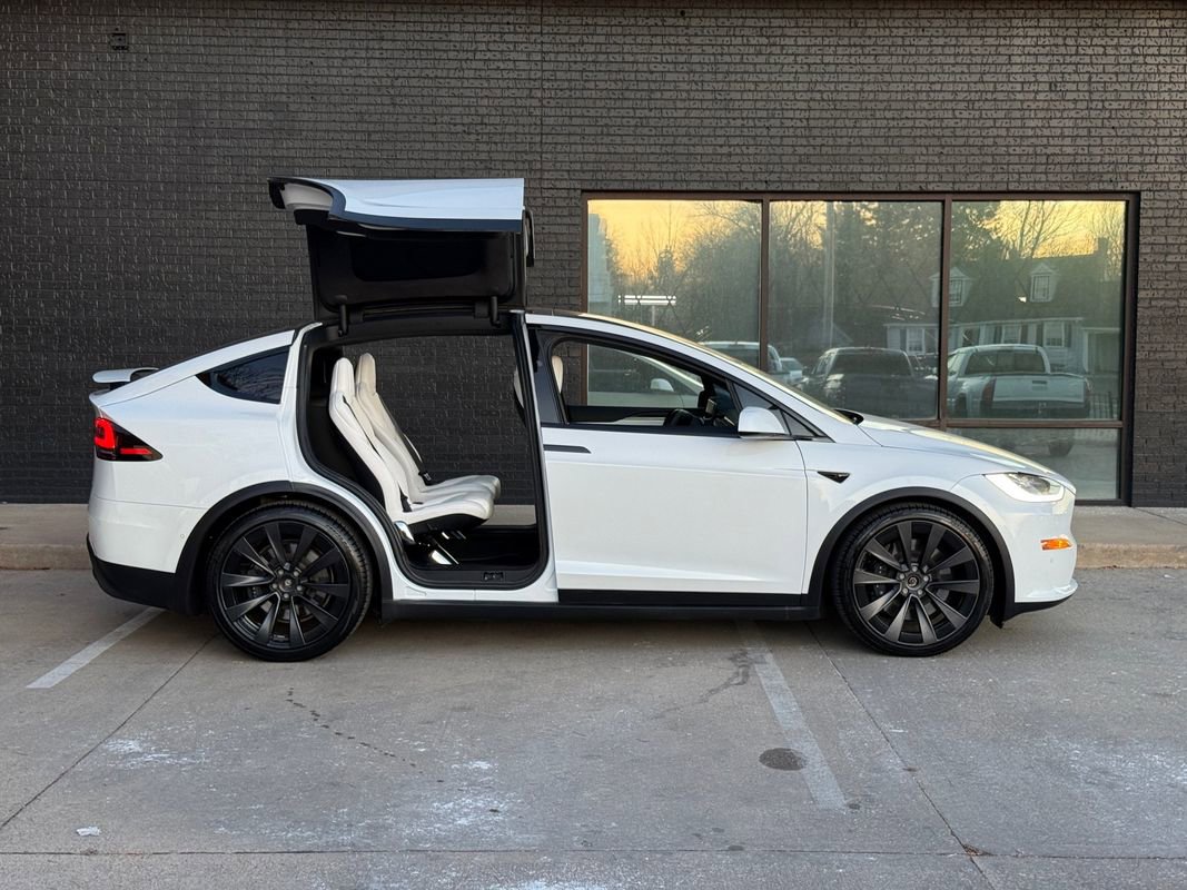 Used 2022 Tesla Model X Plaid image 11
