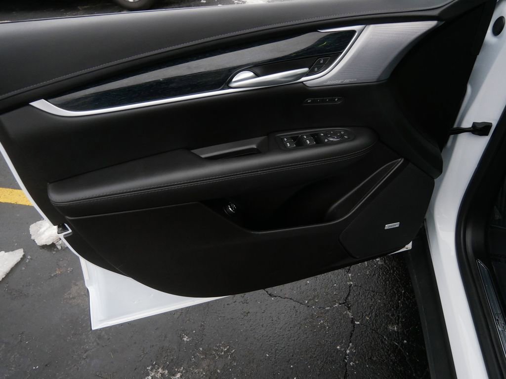 Used 2025 Cadillac XT5 Premium Luxury image 16