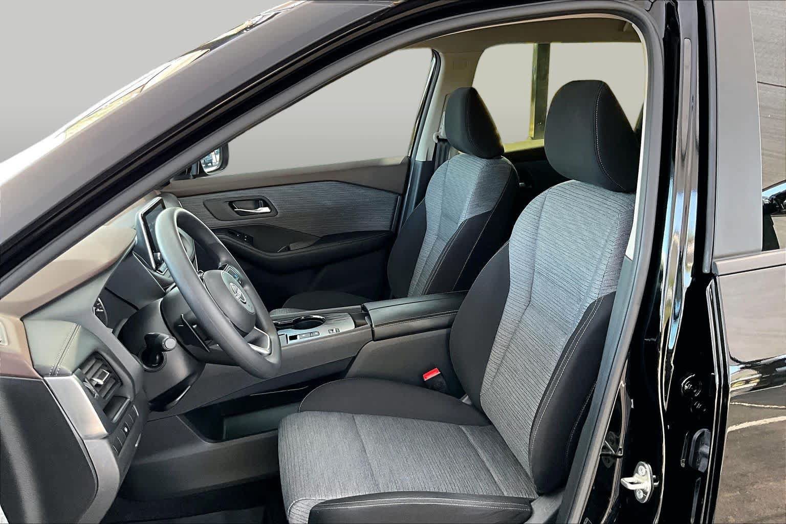 Used 2023 Nissan Rogue SV FWD image 8