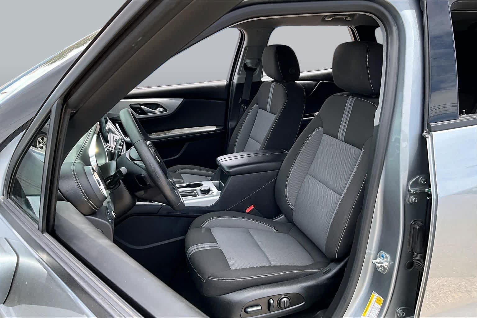 Used 2025 Chevrolet Blazer LT FWD image 8
