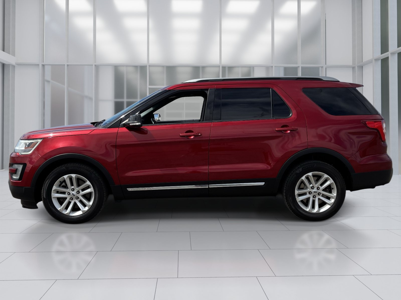 Used 2017 Ford Explorer XLT w/ Equipment Group 201A FWD image 3