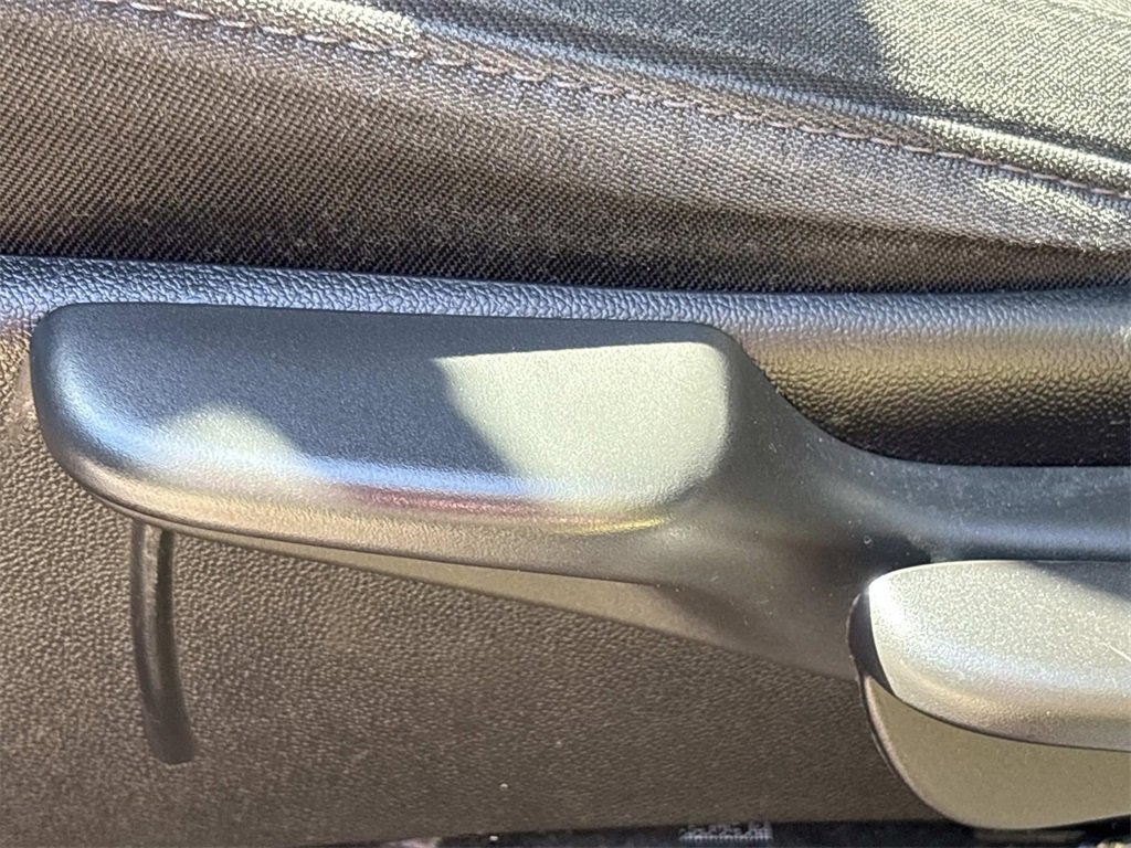 Used 2024 Chevrolet Colorado W/T image 11