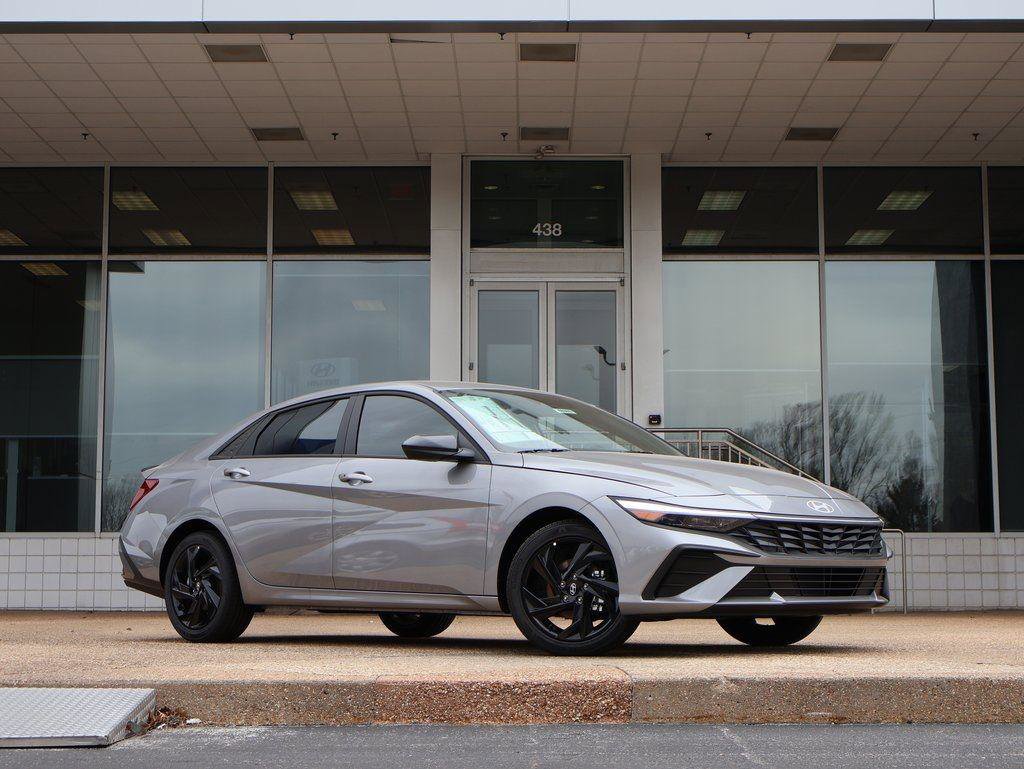 New 2026 Hyundai Elantra Sport image 2