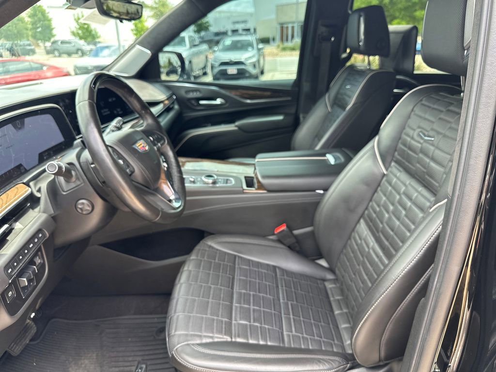 Used 2023 Cadillac Escalade ESV Sport Platinum w/ Heavy-Duty Trailer Package AWD/4WD image 17