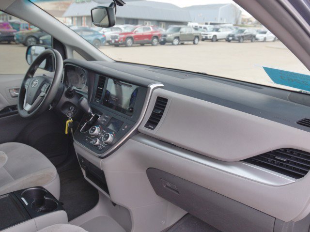 Used 2015 Toyota Sienna LE FWD image 31