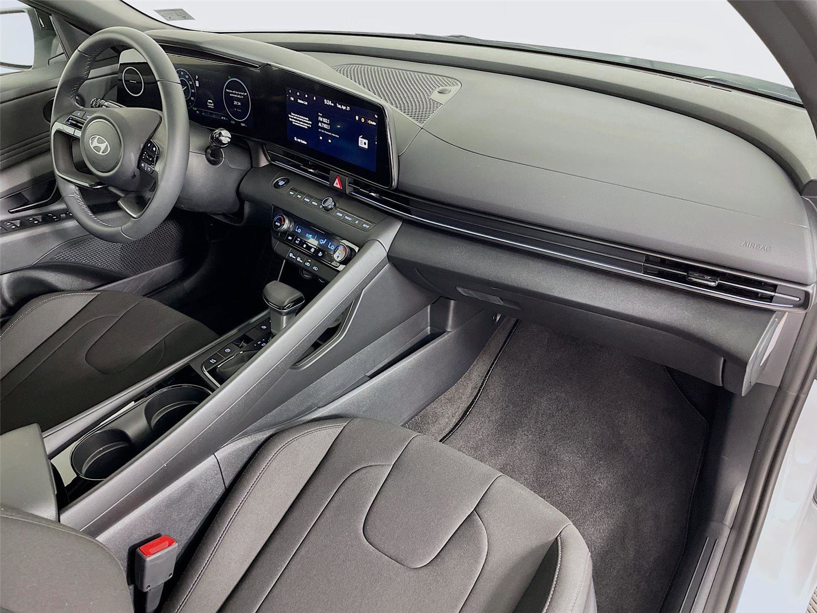 Certified 2026 Hyundai Elantra Sport FWD image 31