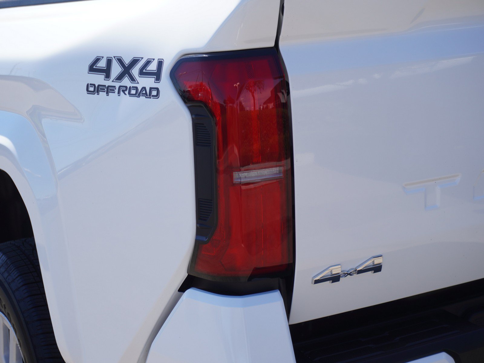 Used 2025 Toyota Tacoma SR5 AWD/4WD image 9